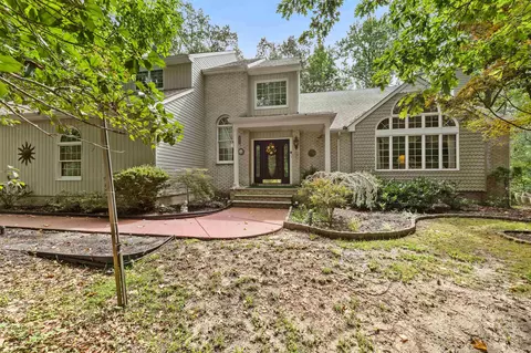 4 Moore Ter, Cape May Court House, NJ 08210