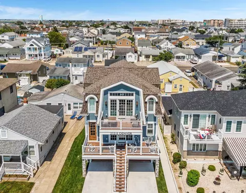 213 E Denver Ave, Wildwood Crest, NJ 08260