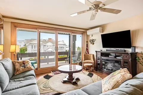 Living - 66 E 20th St #206, Avalon, NJ 08202 photo 2 of 5