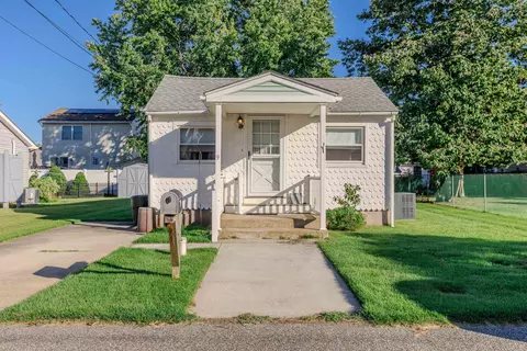 9 Maplewood Ave, Villas, NJ 08251