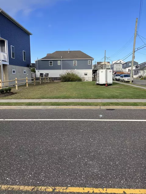 741 W Glenwood Ave, West Wildwood, NJ 08260
