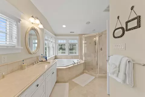 Bath - 84 E 19th St, Avalon, NJ 08202 photo 3 of 7