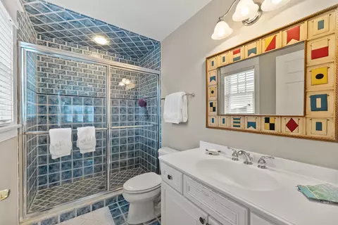 Bath - 84 E 19th St, Avalon, NJ 08202 photo 4 of 7
