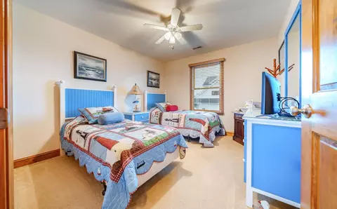 Bedroom - 401 S Bayview Dr, Strathmere, NJ 08248 photo 4 of 7