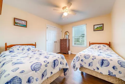 Bedroom - 401 S Bayview Dr, Strathmere, NJ 08248 photo 6 of 7
