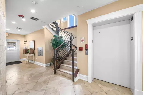 Entry Way - 910 Ocean Dr #910, Avalon, NJ 08202 photo 2 of 2