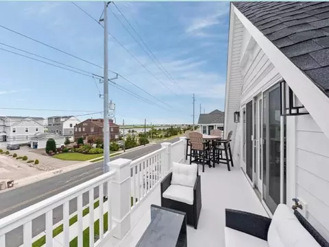Exterior - 5765 Ocean Dr, Avalon, NJ 08202 photo 4 of 7