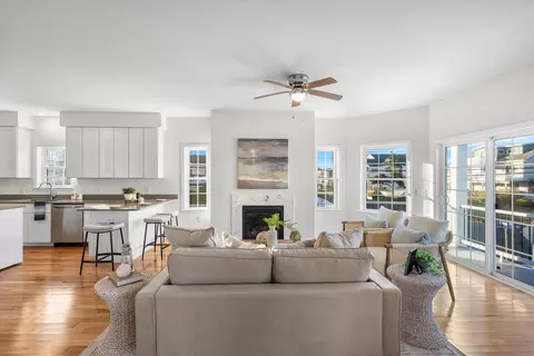 Living - 2 E Sumner Ave, Strathmere, NJ 08248 photo 3 of 4