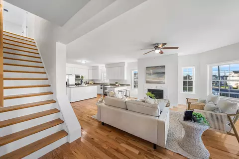 Entry Way - 2 E Sumner Ave, Strathmere, NJ 08248 photo 1 of 3