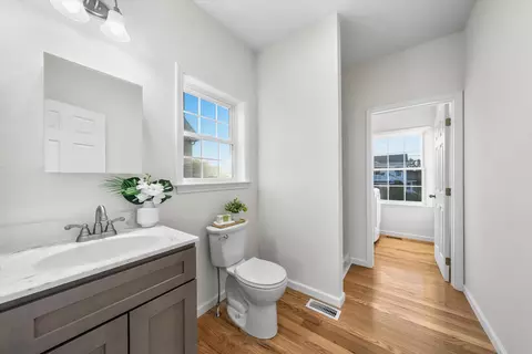 Entry Way - 2 E Sumner Ave, Strathmere, NJ 08248 photo 2 of 3