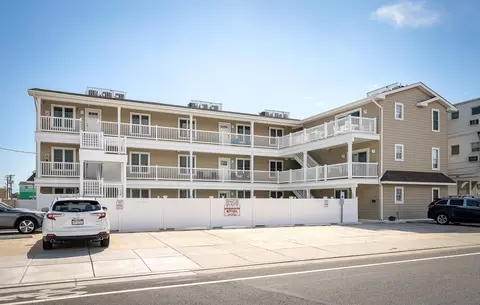 402 E 25th Ave #202, North Wildwood, NJ 08260
