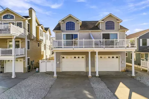 138 E 53rd St #EAST, Sea Isle City, NJ 08243