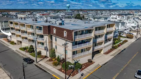 61 85th St #A-201, Sea Isle City, NJ 08243