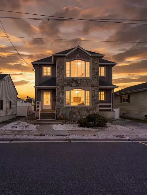 216 E Newark Ave, Wildwood Crest, NJ 08260