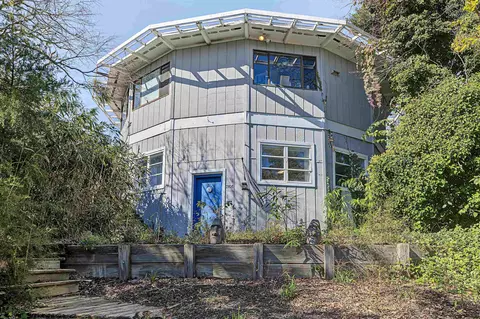 3105 Shore Dr, Villas, NJ 08251