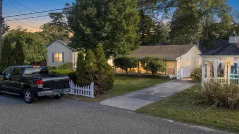 430 Hollywood Rd, Villas, NJ 08251