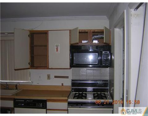 498 Westgate Dr, Edison, NJ 08820 photo 2