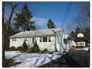 320 Vesper Ave, Middlesex, NJ 08846 photo 1