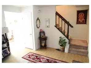 3 Daphne Ct, Edison, NJ 08820 photo 2