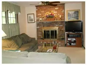 5 Holly Ct, Middlesex, NJ 08846 photo 7