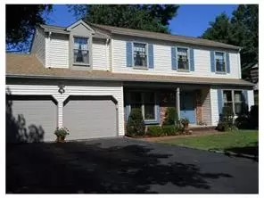 5 Holly Ct, Middlesex, NJ 08846 photo 1