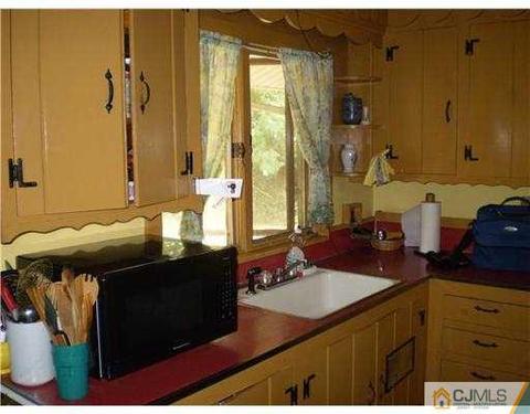 68 Orchard Rd, Middlesex, NJ 08846 photo 4