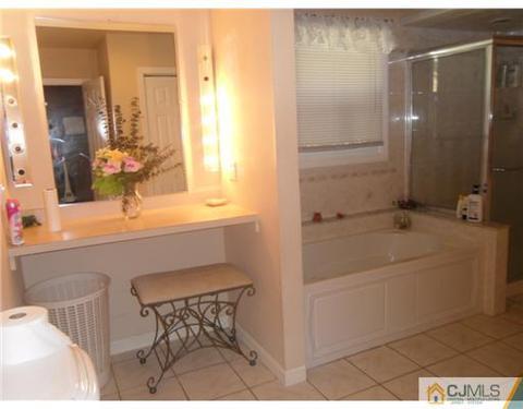 112 Runyon Ave, Middlesex, NJ 08846 photo 10