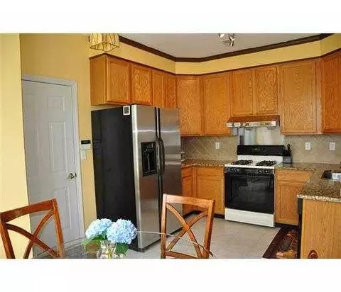 6 E Biesiada Ct, Parlin, NJ 08859 photo 2