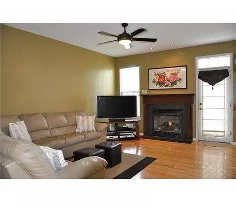 6 E Biesiada Ct, Parlin, NJ 08859 photo 3