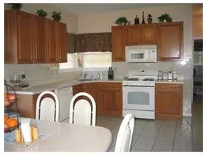 10 Ginger Dr, Edison, NJ 08837 photo 4