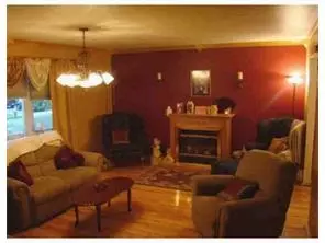 6 Locust Ave, Middlesex, NJ 08846 photo 3