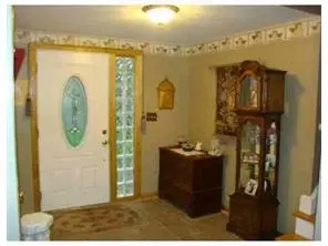 6 Locust Ave, Middlesex, NJ 08846 photo 2