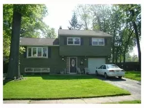 6 Locust Ave, Middlesex, NJ 08846 photo 1