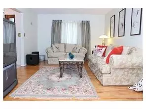 4 Rainbow Ct, Edison, NJ 08820 photo 2