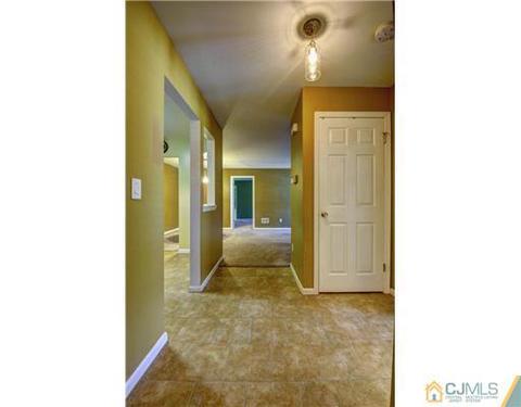 810 Meadow Ct, Helmetta, NJ 08828 photo 4