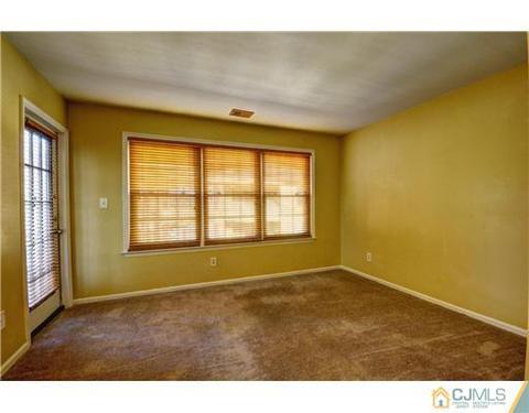 810 Meadow Ct, Helmetta, NJ 08828 photo 5