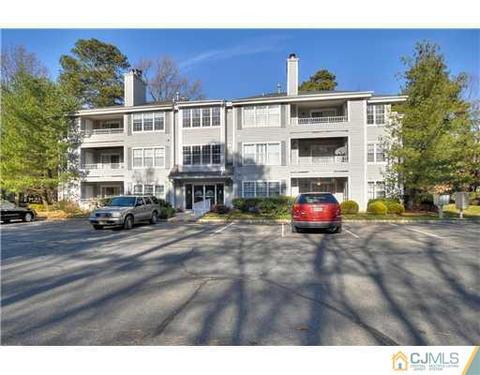 810 Meadow Ct, Helmetta, NJ 08828 photo 1