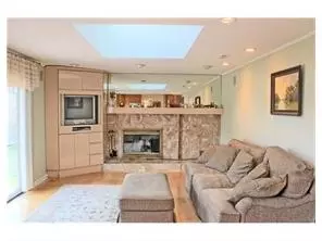 9 Diamond Dr, Edison, NJ 08820 photo 5