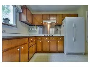 33 Pinehurst Dr, NJ 08512 photo 11