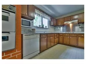 33 Pinehurst Dr, NJ 08512 photo 10