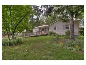33 Pinehurst Dr, NJ 08512 photo 2