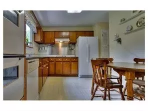 33 Pinehurst Dr, NJ 08512 photo 9