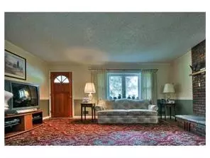33 Pinehurst Dr, NJ 08512 photo 4