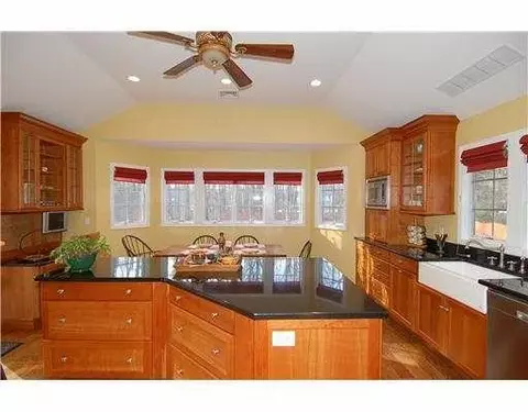 75 King St, Edison, NJ 08820 photo 2