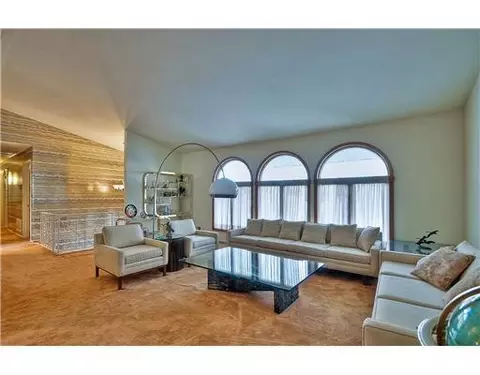 19 Peake Rd, Edison, NJ 08837 photo 2
