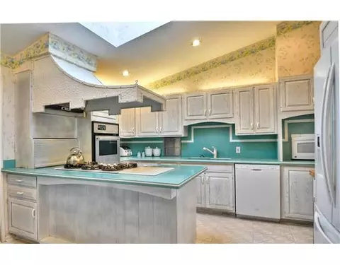 19 Peake Rd, Edison, NJ 08837 photo 3