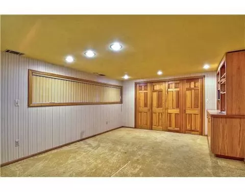 19 Peake Rd, Edison, NJ 08837 photo 11