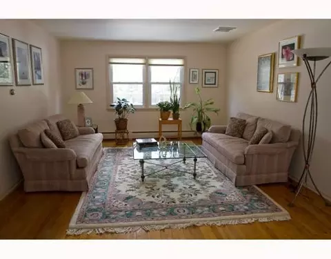 11 Devon Rd, Edison, NJ 08820 photo 2