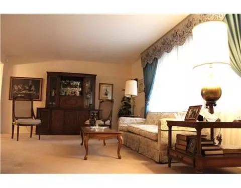 35 Hazel Ave, Edison, NJ 08820 photo 2