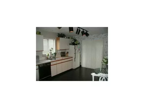 105 Westgate Dr, Edison, NJ 08820 photo 4